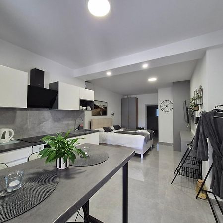 Cave With Free Parking Pula Exterior foto